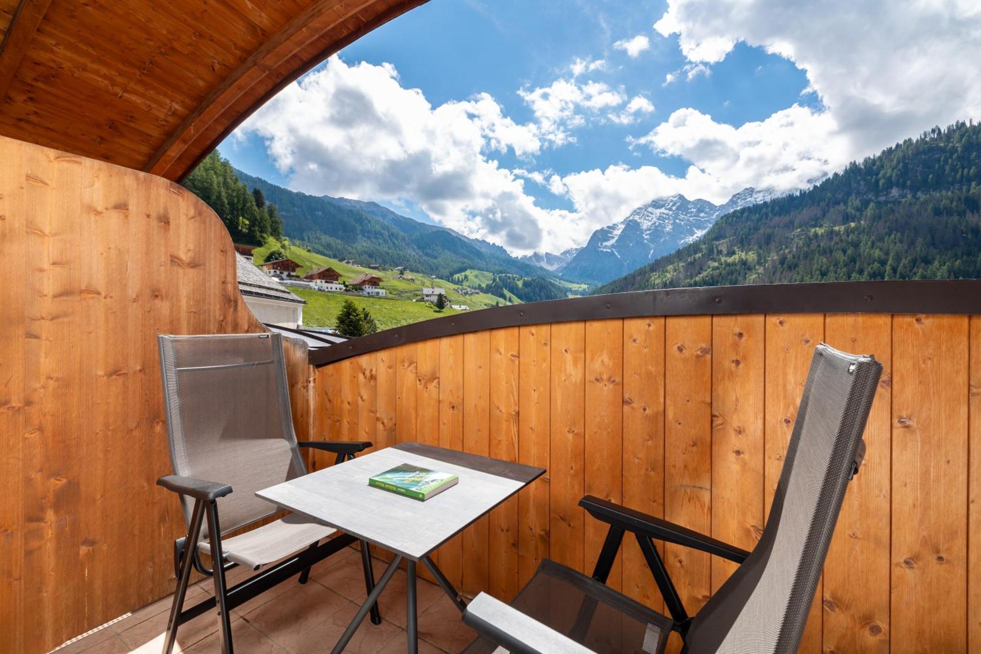 Hotel Alpenrose Dolomites La Valle Esterno foto