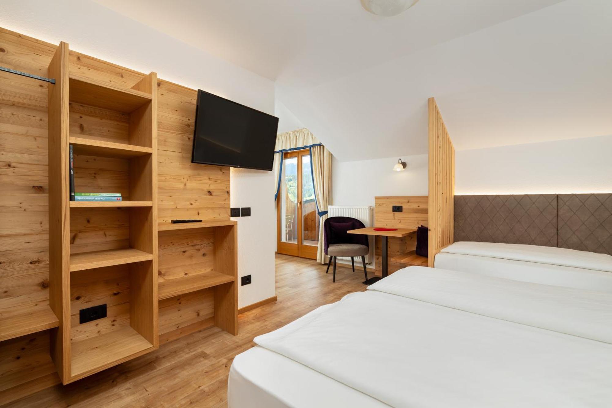 Hotel Alpenrose Dolomites La Valle Esterno foto