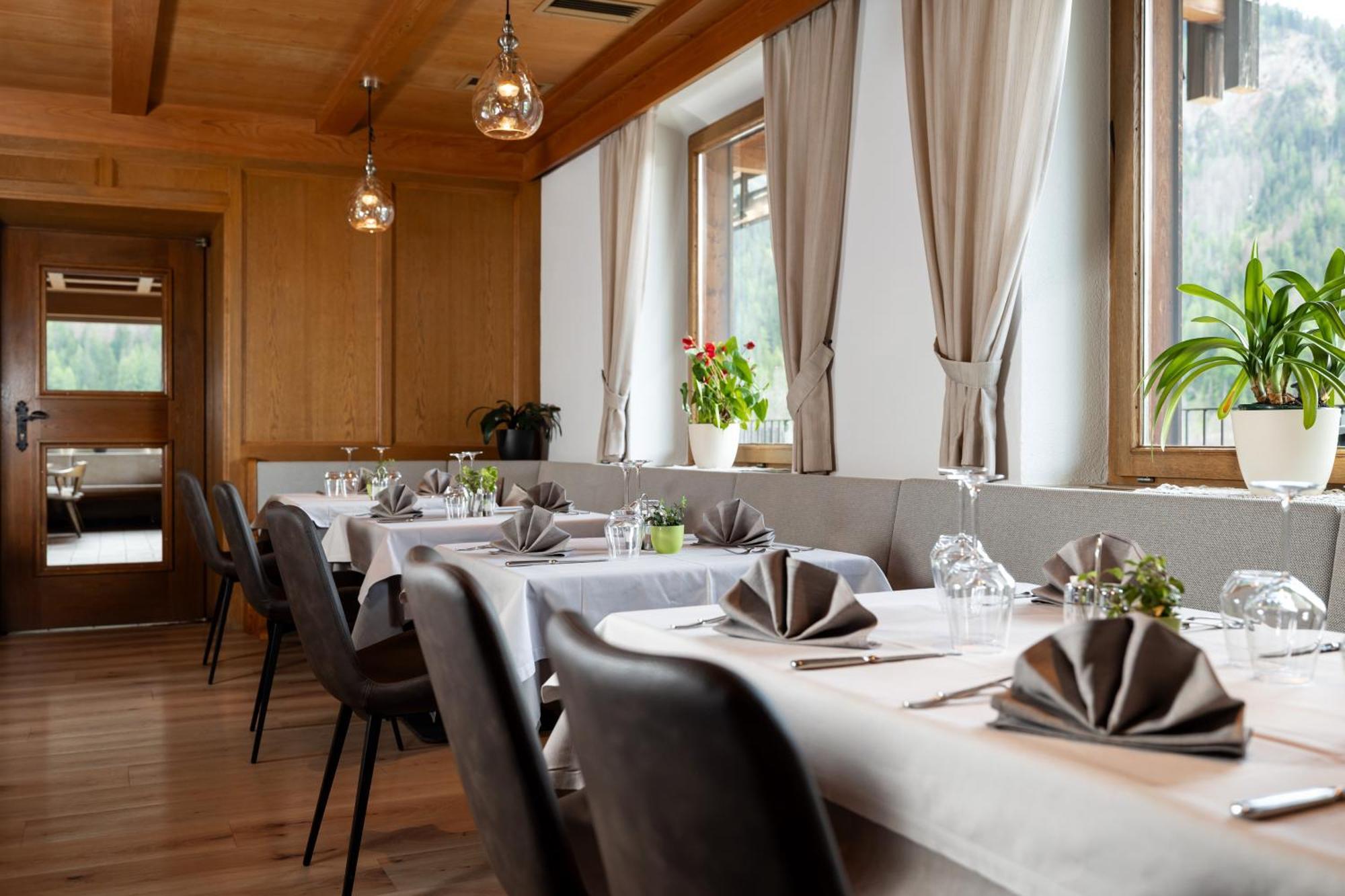 Hotel Alpenrose Dolomites La Valle Esterno foto