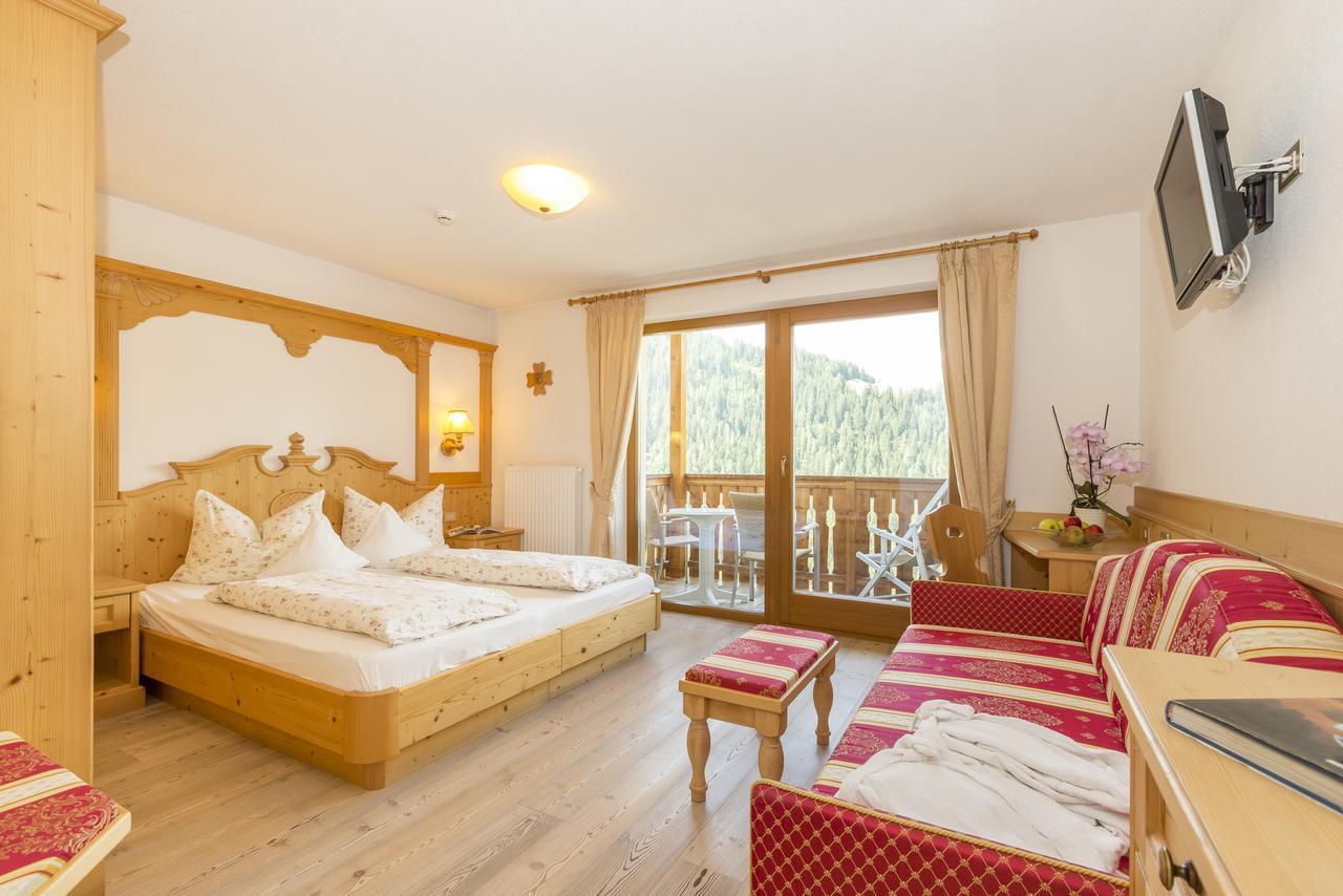 Hotel Alpenrose Dolomites La Valle Esterno foto